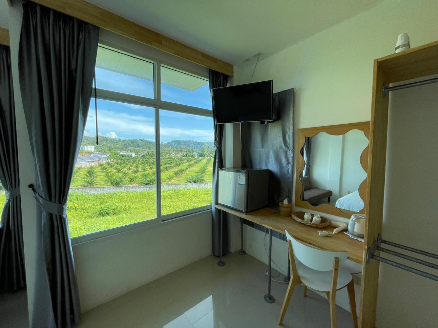 Dwell Phuket Airport Hotel At Naiyang Nai Yang Beach 외부 사진